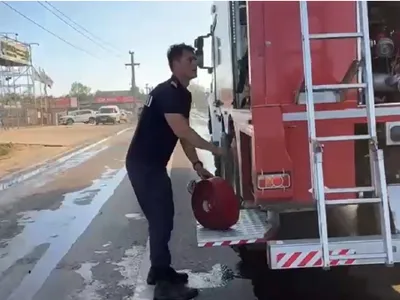 Pompierii intervin la un incendiu în localitatea Glina de lângă București - Foto: ISU b-if