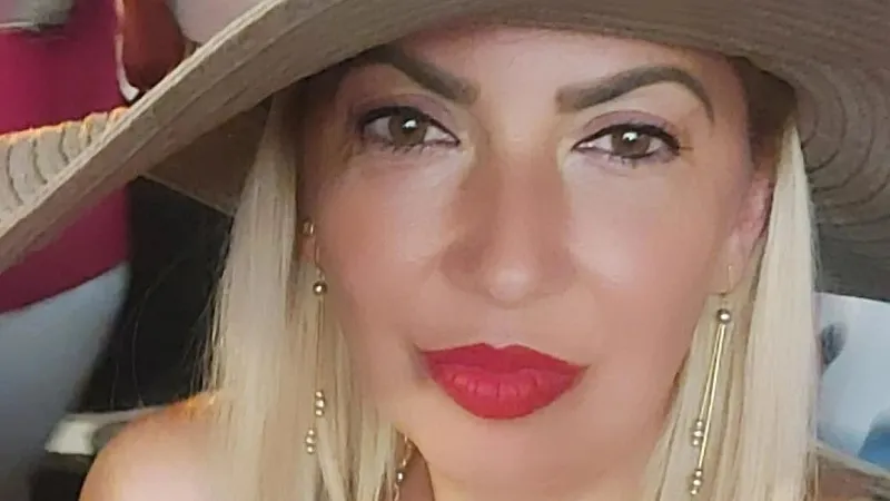 Camelia Maria Erdei, sexy polițista care-i dădea informații secrete lui Victor Micula își verifica și colegele iubitului Foto: Facebook