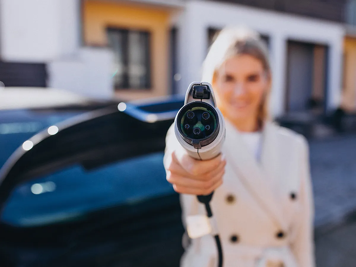 Evoluția pieței de mașini electrificate și electrice în 2025. Doar 6.400 mașini noi înregistrate în 10 luni