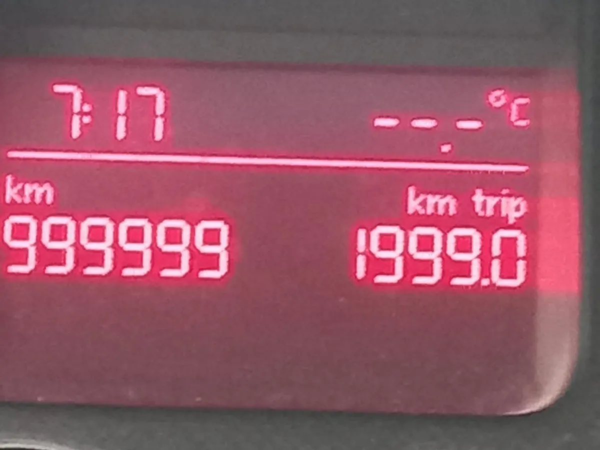 Un Passat TDI a dat peste cap kilometrajul în România în 20 de ani: 1.000.000 km - Foto: Volkswagen Romania