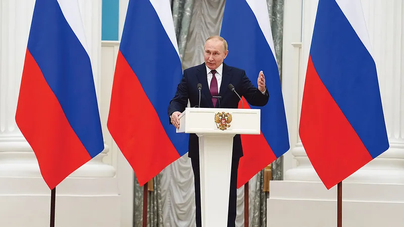 Vladimir Putin  la conferința de presă comună cu Olaf Scholz, cancelarul Germaniei, venit la Moscova cu zece zile înainte de invadarea Ucrainei,  în încercarea de a media pacea - Foto: Getty Images