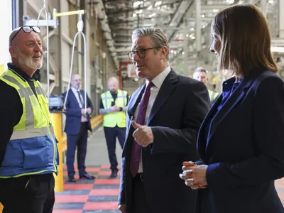 Prim-ministrul Keir Starmer vizitează o uzină Jaguar Land Rover - Foto: Profimedia Images