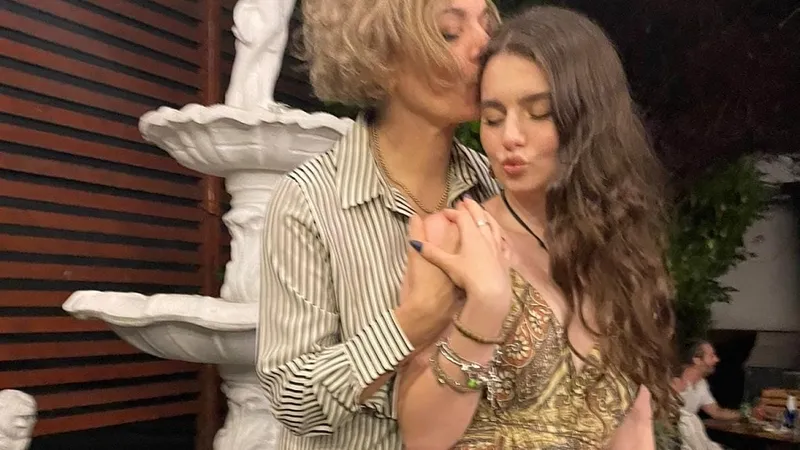 Maia Morgesntern și fiica ei cea mică, Isadora Băltățeanu Foto: Facebook