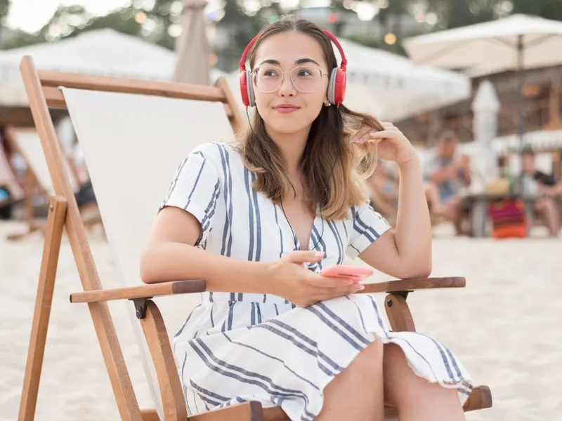 Vouchere de vacanță 2025. Ministrul Muncii spune ce salariu trebuie să ai, ca să primești ajutorul - Foto: Freepik (Imagine cu rol ilustrativ)