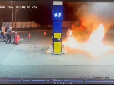 Imagini șocante la Timișoara: a dat foc unei pompe de benzină. Jetul de flăcări e înfricoșător