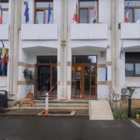 Patronul unor azile fără autorizație din Eforie a vrut să-și de a foc. S-a stropit cu benzină - Foto: dobrogea.tv
