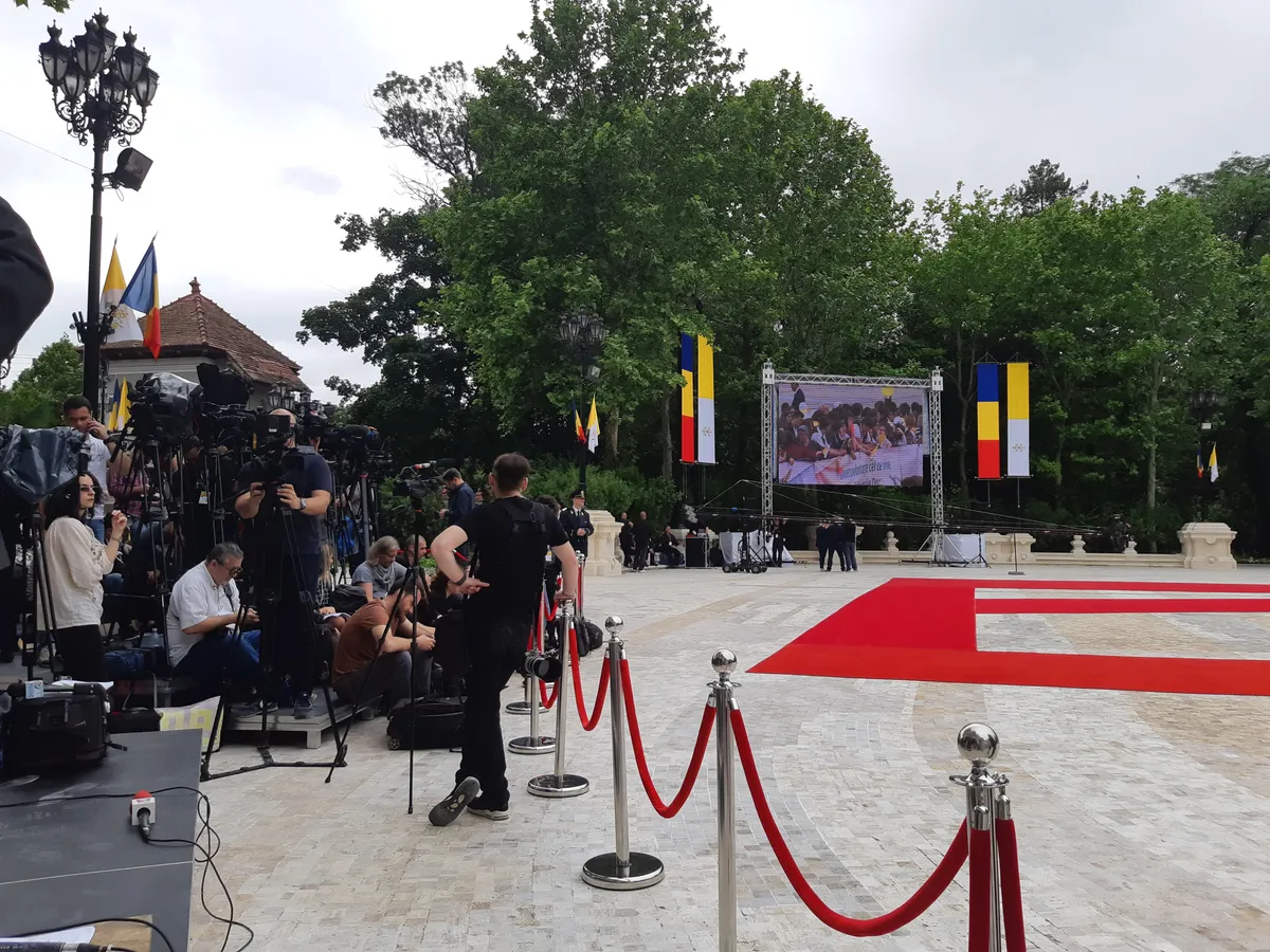La Cotroceni, în țarcul presei.