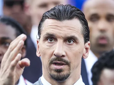”Să fie fericit că nu am fost eu”. Ibrahimovic l-a făcut ”praf” în direct, apoi și-a anunțat retragerea: ”Prima și ultima dată”