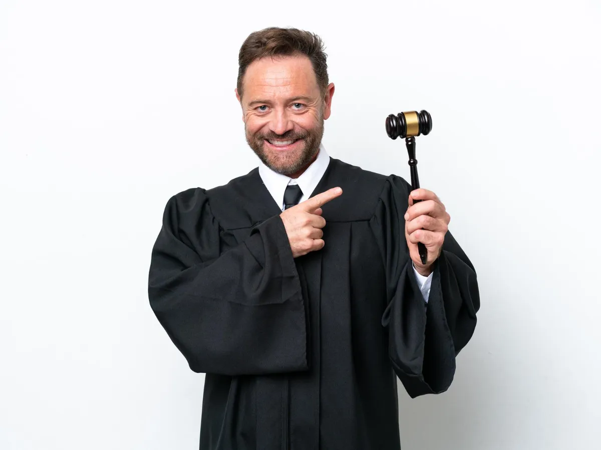 Studentă, în instanță cu proprietarii apartamentului: a cerut ordin de protecție după ce a fost amenințată