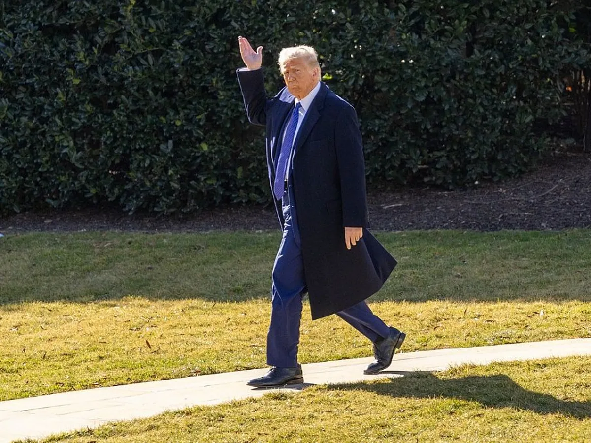 Taxele impuse de Donald Trump pot lovi România. Avertismentul lansat de BNR - Foto: Profimedia Images