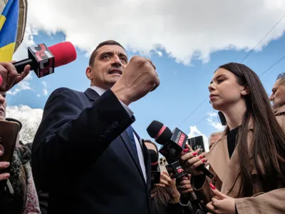 George Simion, solidar la protestele pentru Realiteatea TV - Foto: INQUAM PHOTOS / Alexandru Nechez