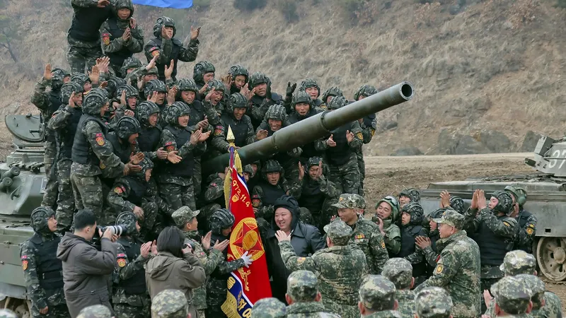 Soldați nord-coreeni avansează din nou granița în DMZ. Sud-coreenii deschid focul. Minele explodează - Foto: Profimedia images - Caracter ilustrativ
