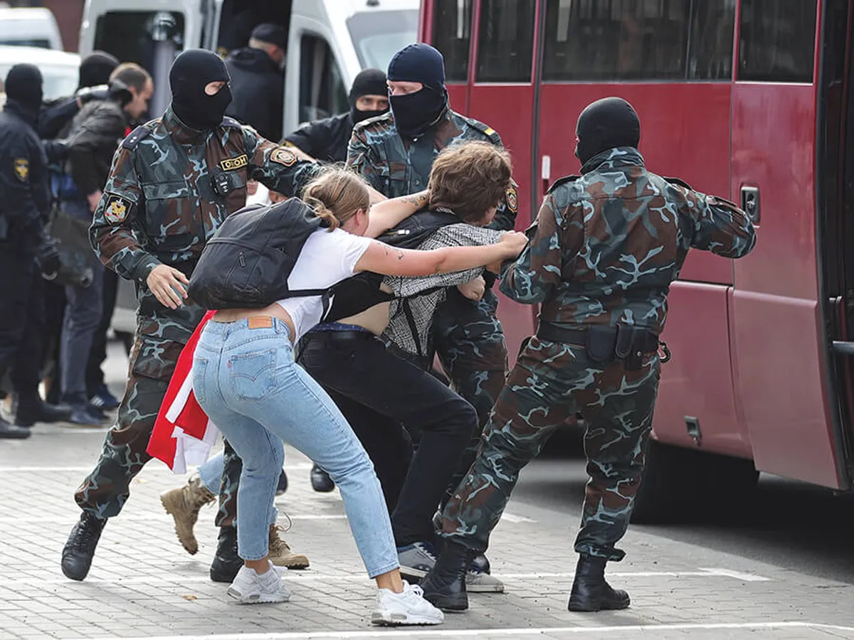 Reprimarea violentă a protestelor a scos în stradă și mai mulți bieloruși anti-Lukașenko - Foto: Getty Images