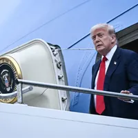 Donald Trump aterizând la Glasgow, pe Aeroportul Prestwick - Foto: Profimedia Images