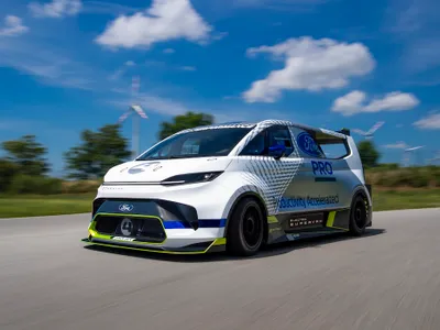 Ford Pro Electric SuperVan de 2.000 CP ajunge la 100 km/h în sub 2 secunde. / Foto: Ford