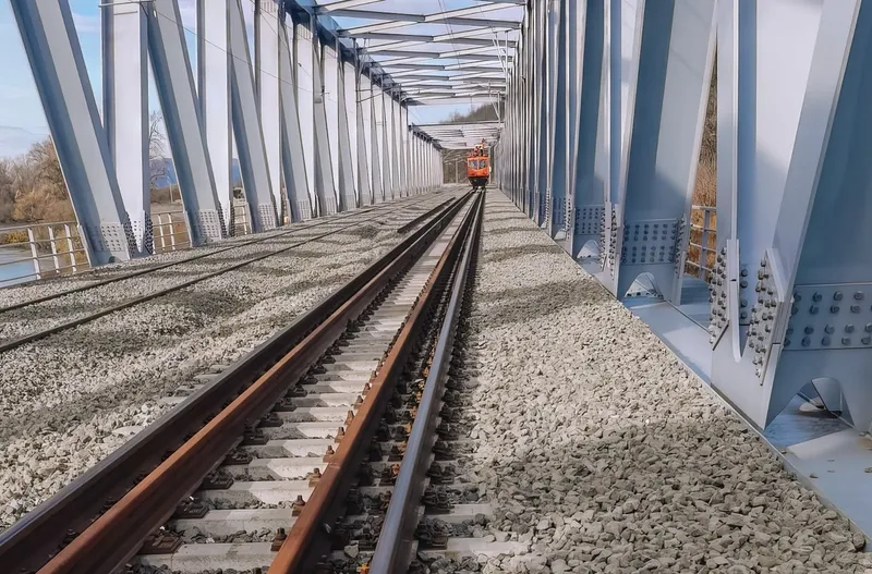 CFR reușit să modernizeze 5,8 km de cale ferată, de la 70 km/h la 160 km/h, în 8 ani - Foto: Facebook / CFR Infrastructura