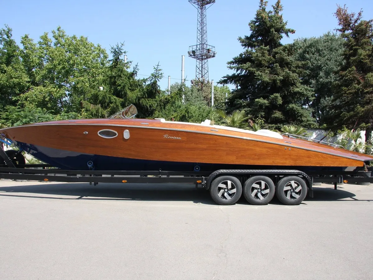 Barcă lux Riviera 900 - Foto: Facebook / Valentin Stoyanov