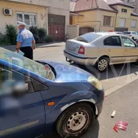Un șofer tânăr a zdrobit 3 mașini dintr-o lovitură și a fugit. Poliția îl caută - Foto: presasm.ro