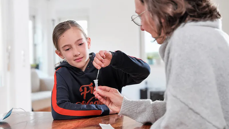 13.000 de elevi și 4.200 de elevi infectați cu coronavirus / Healtline