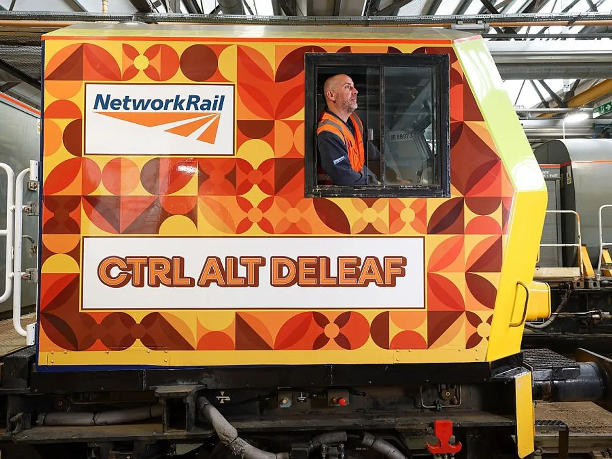 Locomotiva unui tren spărgător de frunze din Marea Britanie - Foto: Profimedia Images