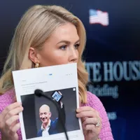Trump s-a supărat că gigantul Amazon va afișa prețurile cu și fără taxe vamale. „Ostil și politic” - Foto: Profimedia Images (Imagine cu rol ilustrativ)