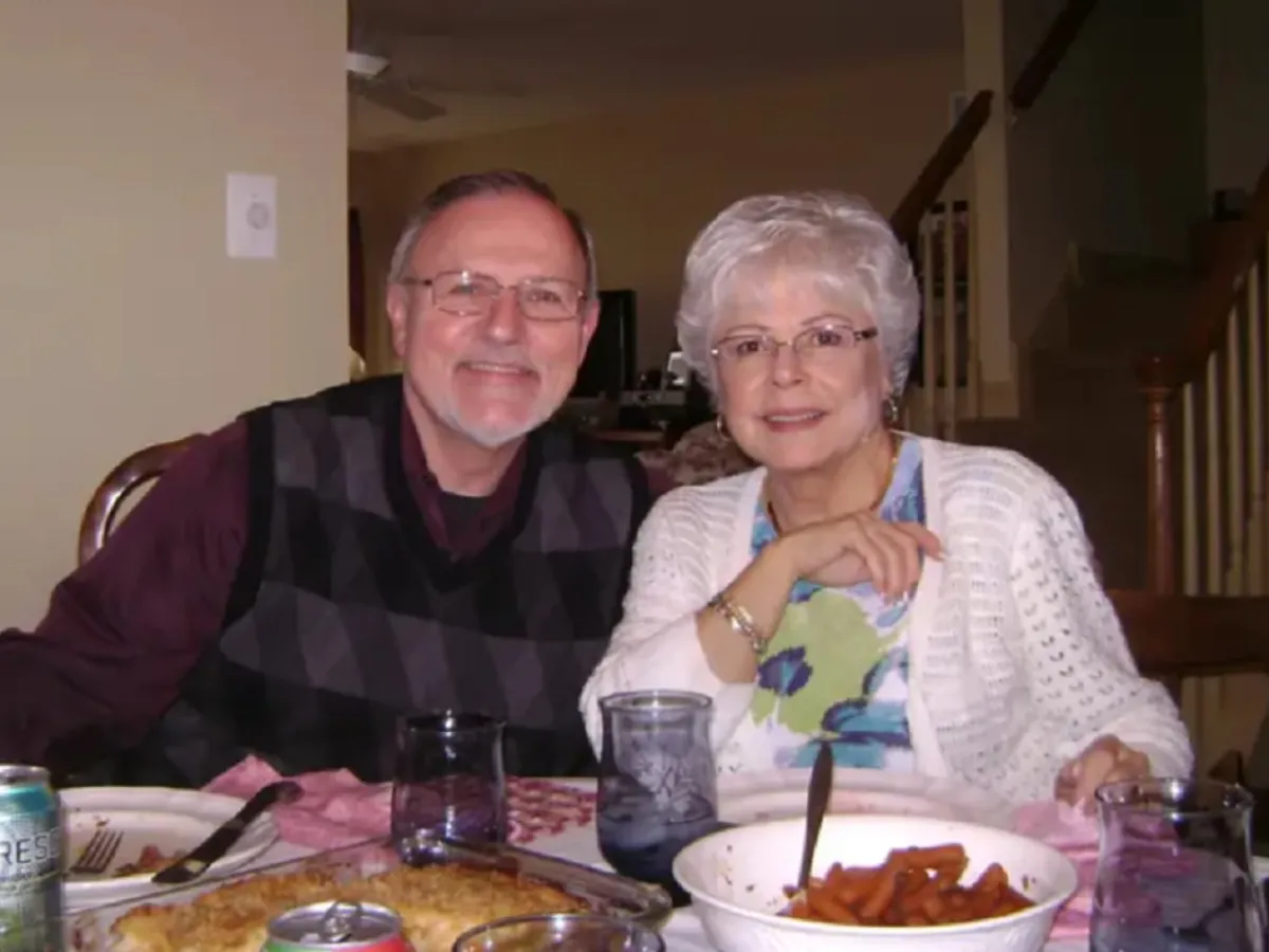 Larry și Barbara Cook credeau că ajută FTC să-i găsească pe infractorii cibernetici — dar și ei au fost victimele unei escrocherii.- Foto: Business Insider