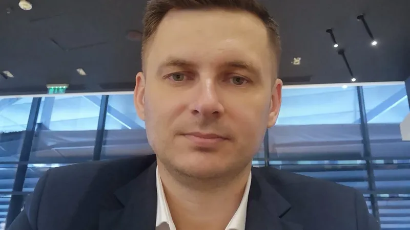 Criză bugetară? Noul președinte al Senatului, bilet de avion București - Osaka de 7.000€. Explicația - Foto: Facebook / Mircea Abrudean