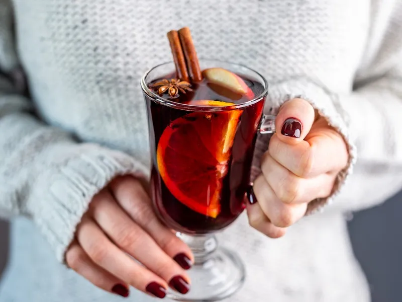 Beneficiile neștiute ale vinului fiert pentru organism. Ajută digestia și îmbunătățește circulația  - Foto: Profimedia Images (imagine cu rol ilustrativ)