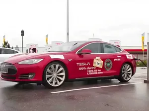 Proprietarul unei Tesla dezvăluie cum a parcurs 1.900.000 km: A schimbat 14 motoare și 4 baterii - Foto: vehiclesuggest.com