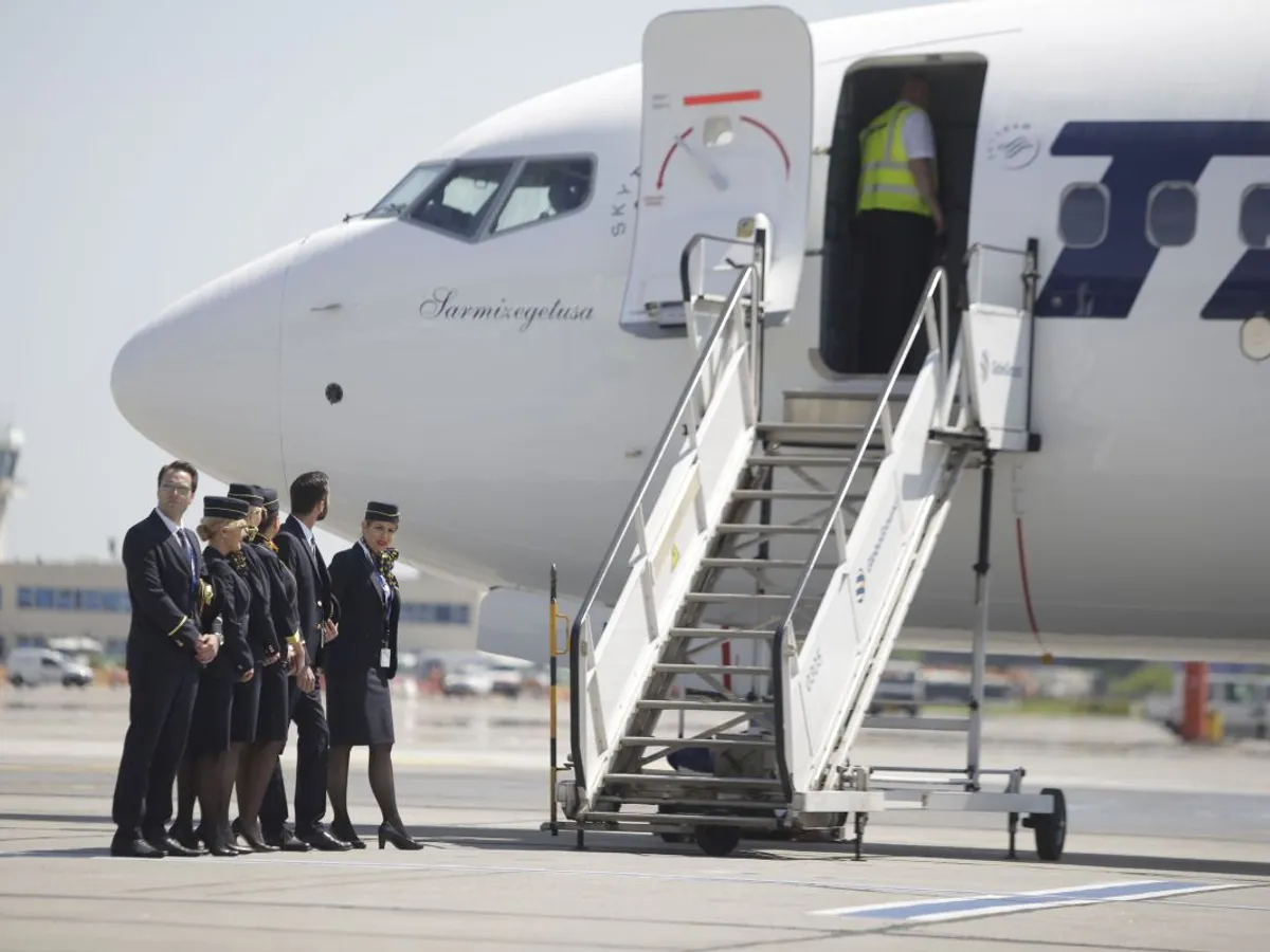 Avionul Boeing 737-800, botezat Sarmizegetusa, al companiei Tarom - Foto: INQUAM PHOTOS/George Călin