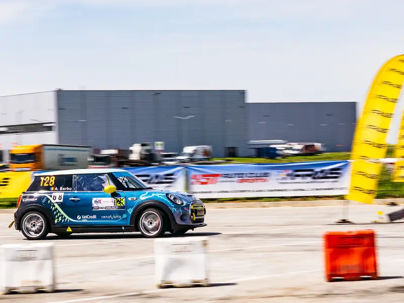 Racing MIMI, primul Mini electric de curse din istorie, dezvoltat 100% în România, a evoluat interesant, după două sezoane competiționale - Foto: Racing MIMI