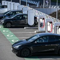 Mașinile electrice, bani aruncați. Pierd 60% din preț în 5 ani. Dai 50.000€ pe Tesla, mai iei 20.000 - Foto: Profimedia Images (Imagine cu rol ilustrativ)