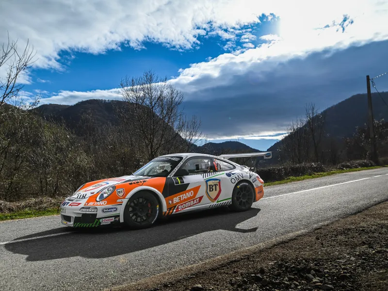 Simone va concura anul acesta pe un remarcabil Porsche 997 R-GT. / Foto: Porsche Romania