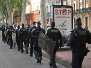 30.000 de polițiști pe străzi, în Franța, de alegeri. Mobilizați pentru a preveni reacții violente - Foto: Profimediaimages.ro (Imagine cu rol ilustrativ)