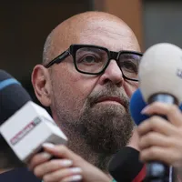 Piedone părăsind sediul DNA, astăzi, după audiere - Foto: INQUAM PHOTOS/George Călin