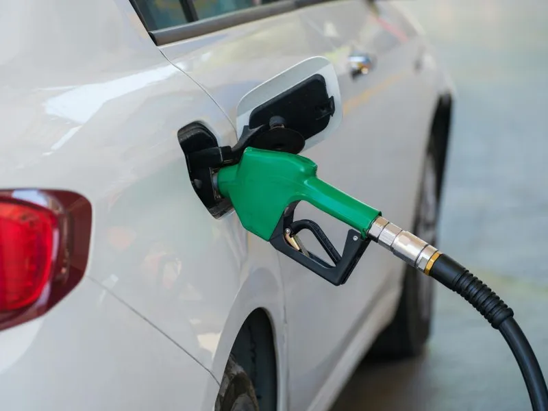 Cât se scumpesc carburanţii, după ce creşte acciza cu 10%? Care este semnificaţia? - Foto: Pexels/Engin Akyurt