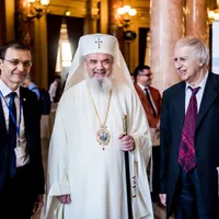 Președintele Academiei, Ioan Aurel Pop, alături de Patriarhul Daniel. Basilica.ro