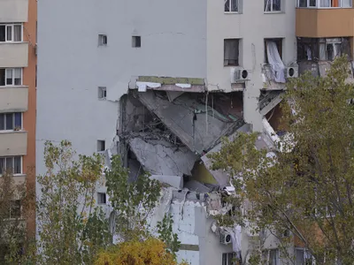 Cum arată blocul afectat de explozie - Foto: INQUAM PHOTOS/ Octav Ganea