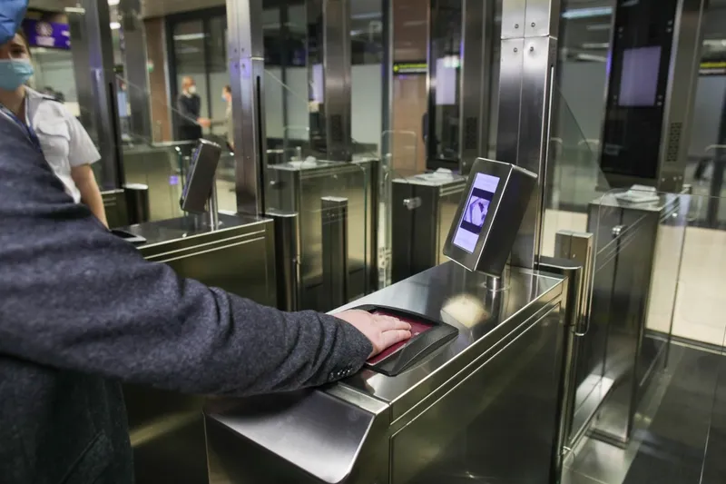 Inaugurarea sistemului automat de verificare a documentelor de călătorie de la Aeroportul Otopeni - Foto: INQUAM PHOTOS/Octav Ganea