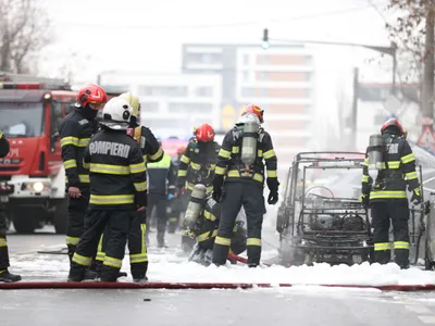 Pompierii au deoseori misiuni periculoase - FOTO Inquam Photos / Cosmin Enache