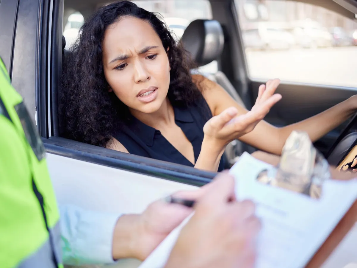 Când poate polițistul să te oprească și să îți facă un control corporal? Când poate inspecta mașina? - Foto: Freepik