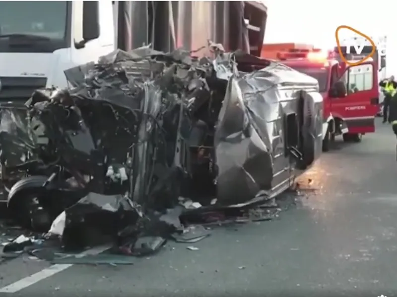 16 persoane au fost rănite în accident. Foto: Captură video