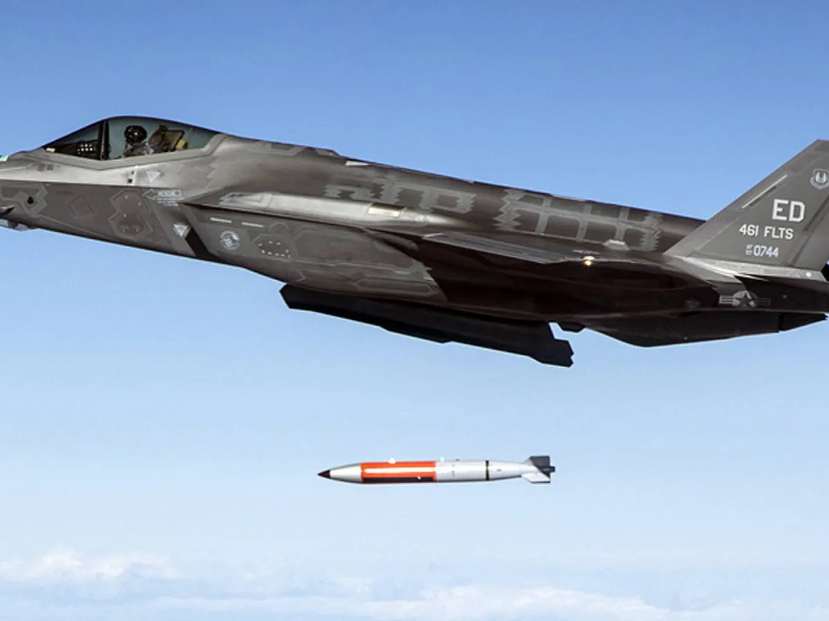 F-35 lansând bombă nucleară - FOTO Los Alamos National Laboratory