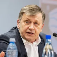 Crin Antonescu demisionează din PNL înaintea depunerii candidaturii la prezidențiale. Care e motivul - Foto: Profimedia Images