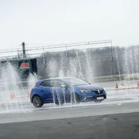 Cursul de conducere defensivă nu e curs de pilotaj. / Foto: academiatitiaur.ro