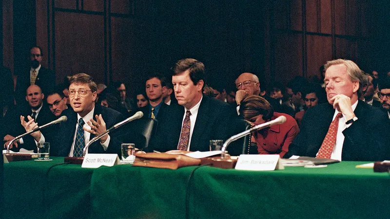 Bill Gates, de la Microsoft, și Scott McNeally, de la Sun Microsystems