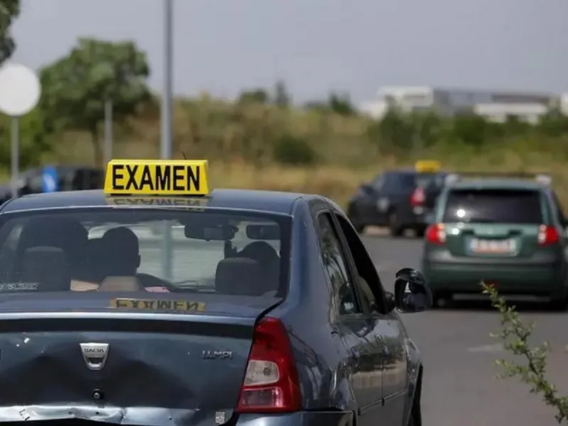 Vrei permis? 3 dintre întrebările banale la examenul auto la care majoritatea răspund pe ghicite - Foto: INQUAM Photos / Octav Ganea - Imagine cu rol ilustrativ