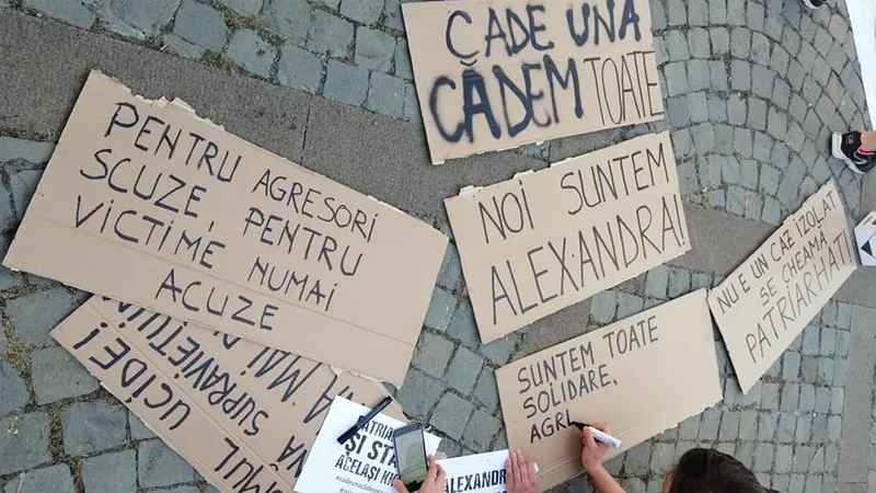 Protest al feministelor, anul trecut, după ce Alexandra, o fată de 16 ani din Caracal, a fost omorâtă când făcea naveta spre Caracal. FOTO: Feminism România