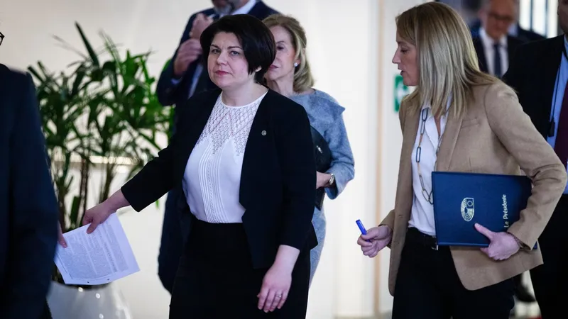 Premierul moldovean Natalia Gavriliţă și președintele PE Roberta Metsola, la Bruxelles. / Foto: Profimedia
