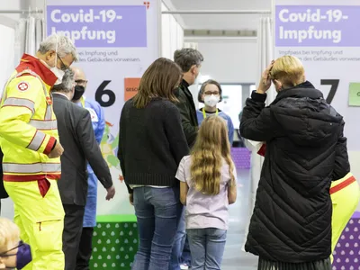Austriecii care vor refuza să se vaccineze anti-COVID, amendaţi cu până la 3.600 de euro. / Foto: time.com